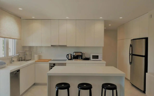 Luxury Garden Apartment Glyfada