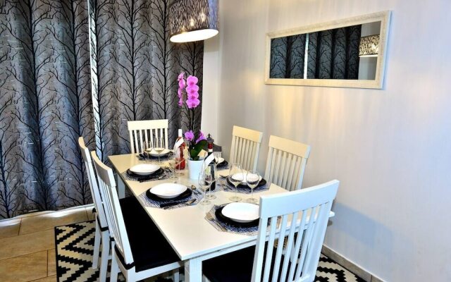 Villa Doris With Heated Pool gym and Kids Playground