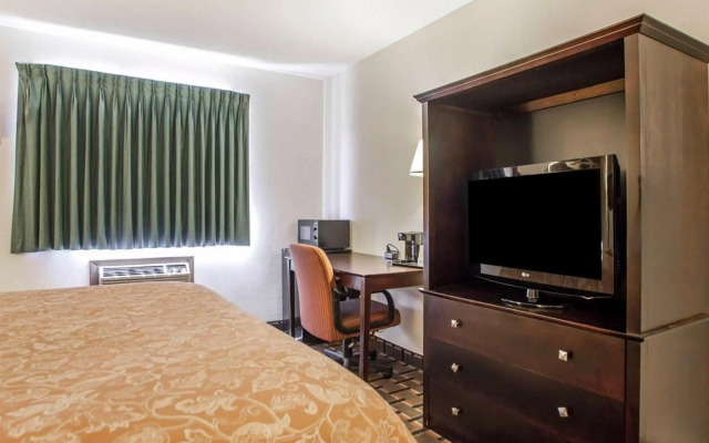Clarion Pointe Bettendorf - Quad Cities