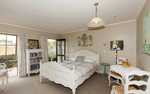 Tudor Manor Bed & Breakfast