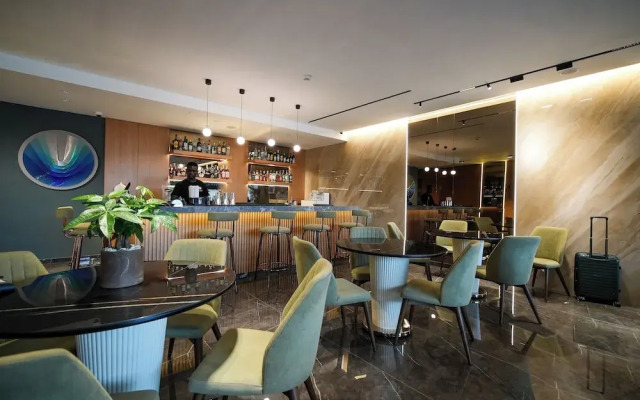 L'Avenue Hotel Apartments