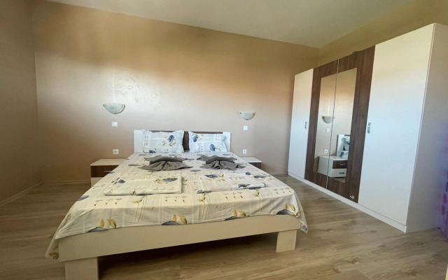 Cozy 1BD Apartment with a Lovely Sea View