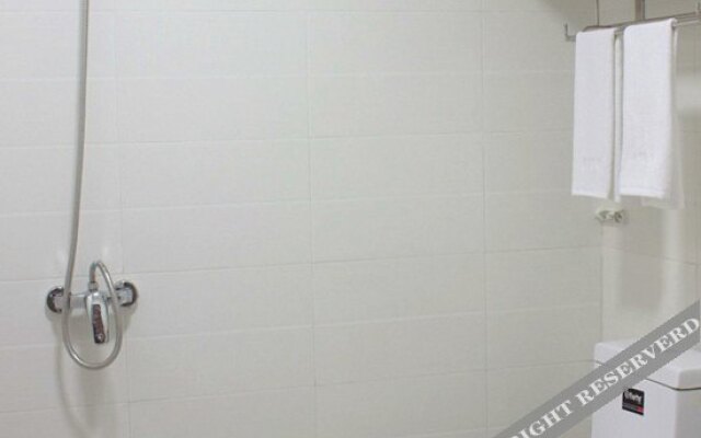 Zuolin Business Hotel
