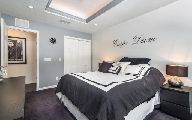 Stunning Executive Ruyper 4 Bedroom Home by RedAwning