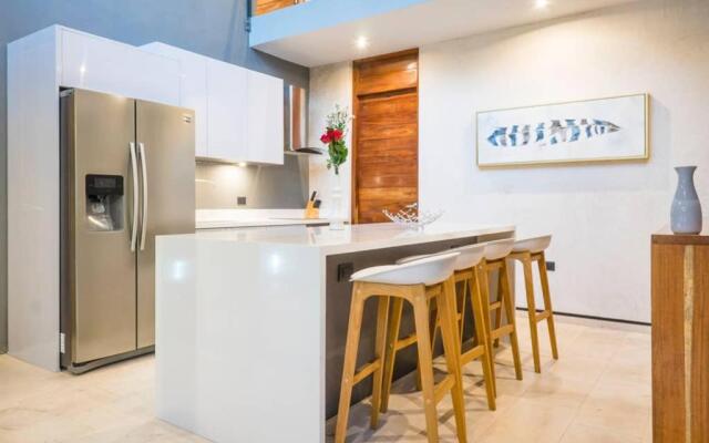Villa Isla - Jacuzzi and Chef includ 4 BR 8 PPL