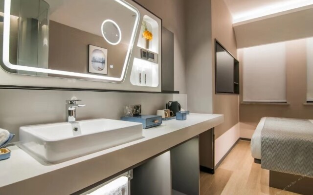 SKYBIRD Hotel (Shanghai Hongqiao Airport)