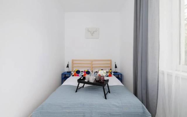Cozy Apartment Aleja Kijowska by Renters