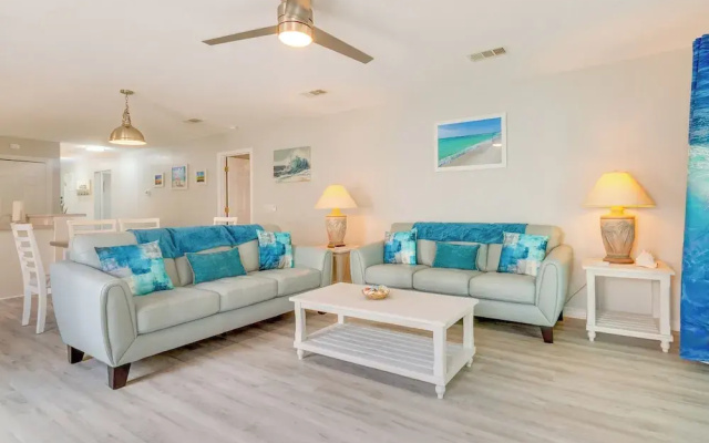 Fenced & Private Backyard: Navarre Retreat