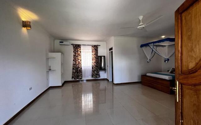 Balungi Bungalows And Restaurent