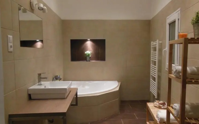 Kodaly Art Apartment