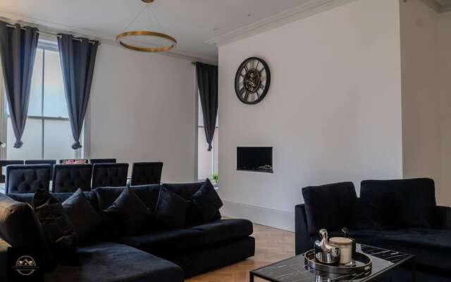 Lovely 3-bed Apartment in Altrincham