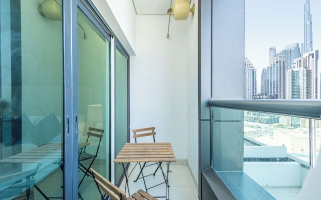 SuperHost - Chic Studio on the 16th Floor in Business Bay