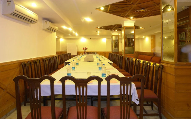 Hotel Crest Inn