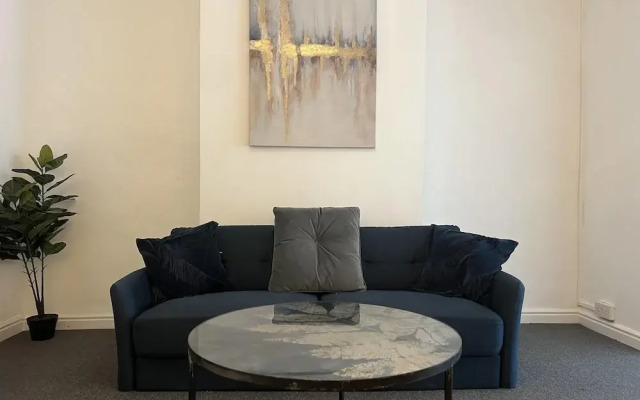 Bristol - 4 Beds - Sleeps 7 - For Groups - Garden