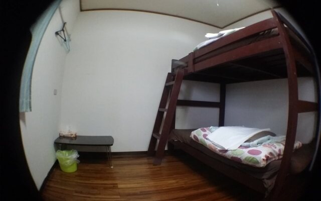 Guesthouse Base Okinawa - Hostel