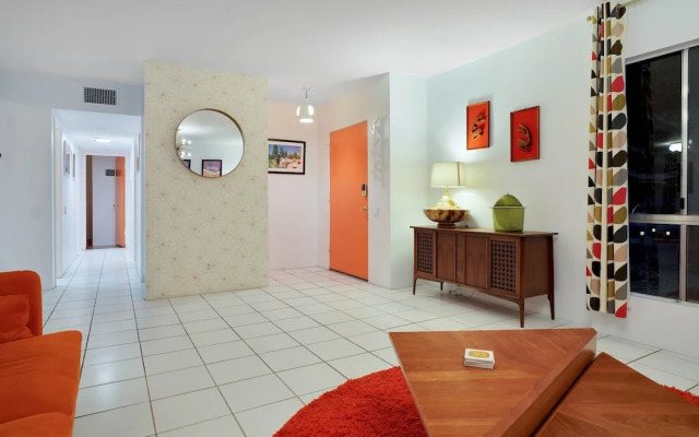 Retro Desert Retreat - Ideal Palm Springs