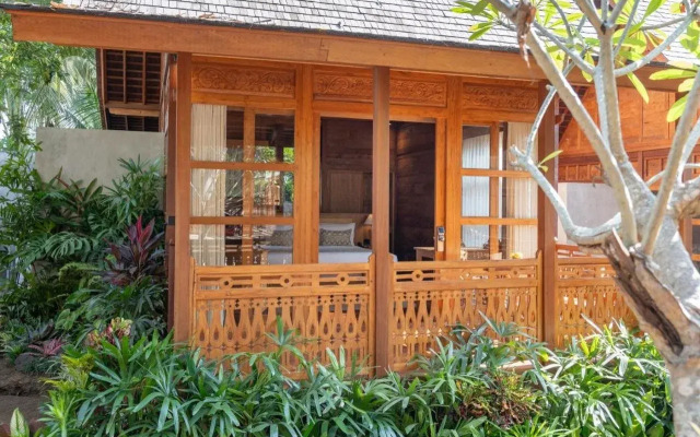 Unagi Wooden Villa by Emana