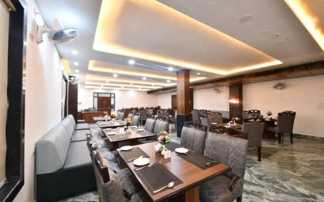 Click Hotel Narayana