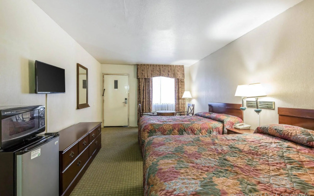 Rodeway Inn Magic Mountain Area