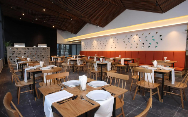 Baitong Hotel & Resort