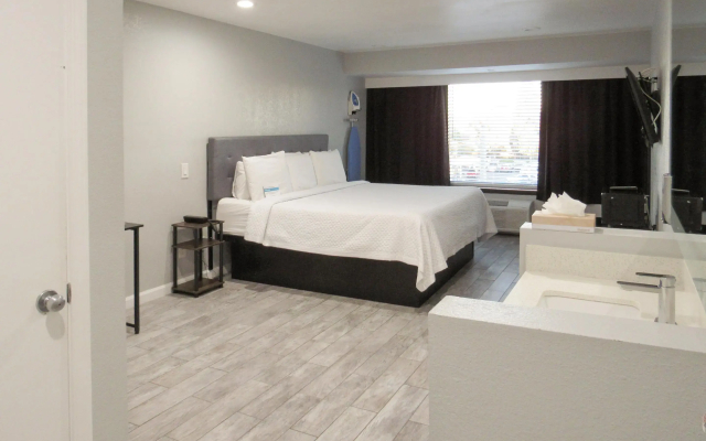 Capri Suites Anaheim