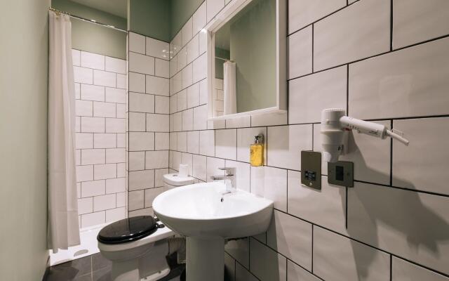 The Warwick by Aura Collection