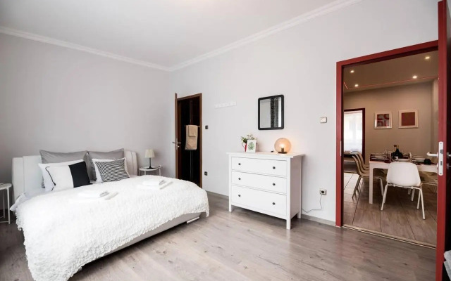 Ultra central large home with AC and balcony