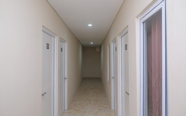 RedDoorz Plus near RS JIH Solo