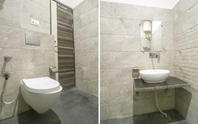Capital O 77326 Hotel Royal View