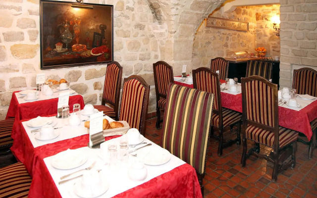 Hotel Saint-Louis en L'Isle - Notre-Dame