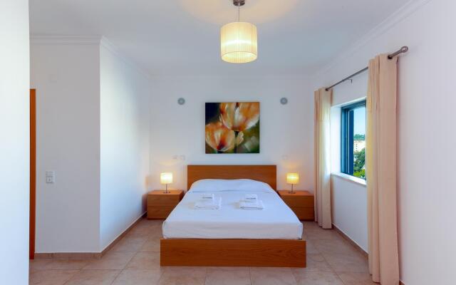 B26 - Palmeiras Top-Floor Apartment