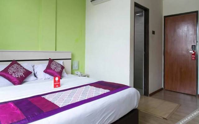 OYO 195 Merlin Hotel