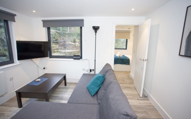 14 Compass Point
