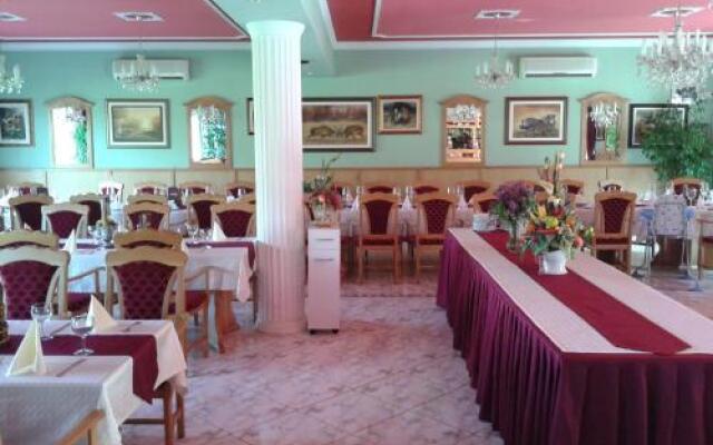 Lídia Hotel Wellness and Restaurant Harkány
