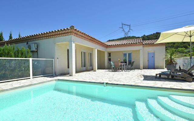 Luxurious villa with private swimming pool, air-conditioning and vast views