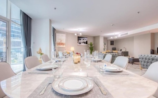 Luxurious 4 Bedroom Duplex Villa Apartment Near JBR