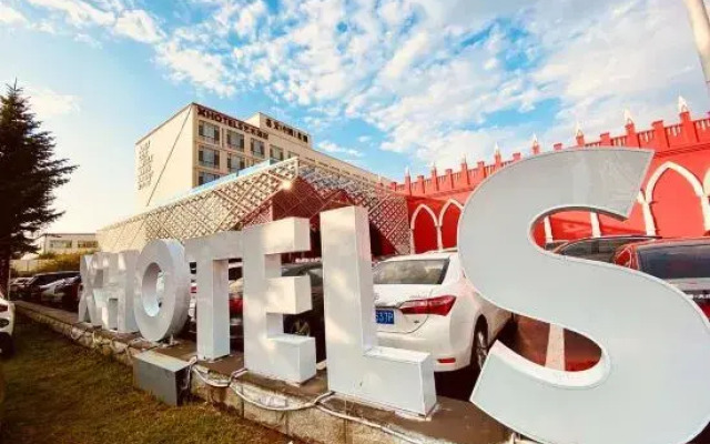 X Art Hotel