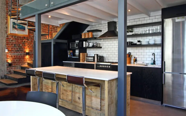 Bandar Place - Two Bedroom Aparthotel, Sleeps 4