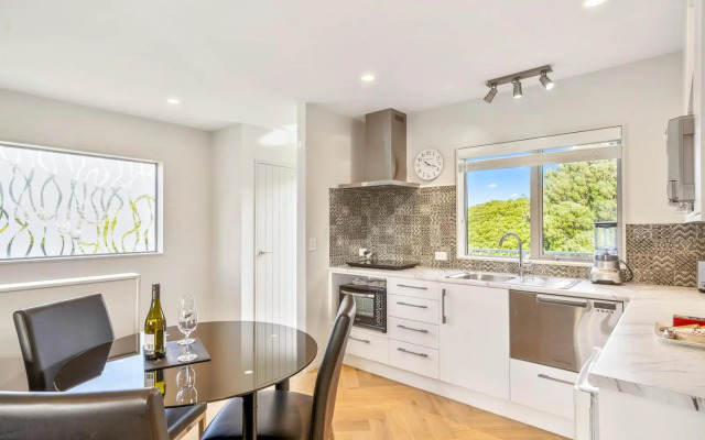 Slice of Paradise - Waikanae Self-Contained Holiday Unit