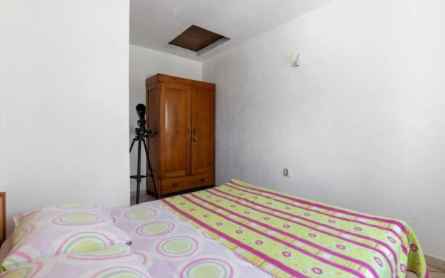 Branko - Large Terrace - H