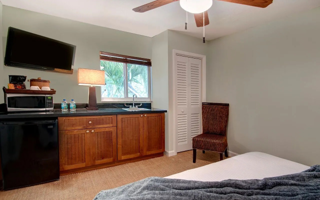 Coconut Palm Inn