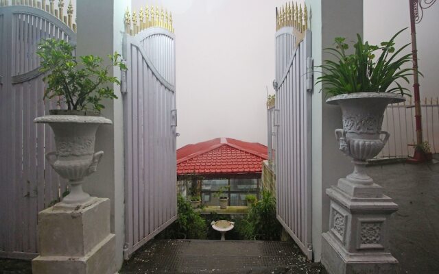 OYO 9331 Hotel White House