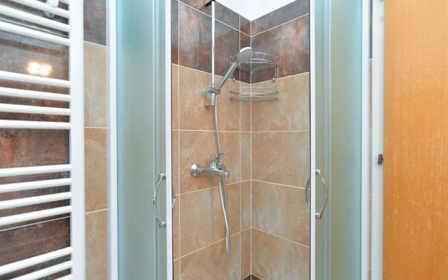 Apartment 1552 (No Front Desk,Contact The Property Five Days In Advance)