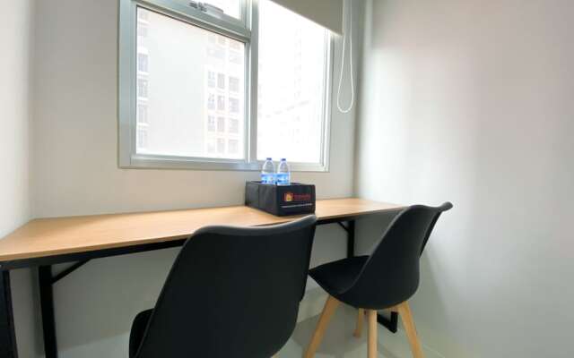 Chic And Cozy Studio Apartment At Transpark Juanda Bekasi