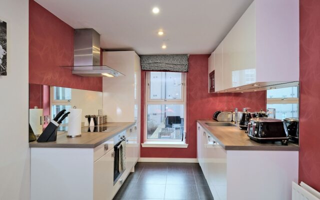 Trendy Home in Aberdeen