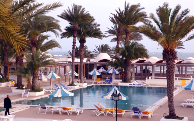 Hari Club Beach Resort