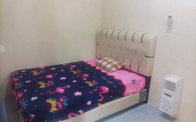 OYO 93741 Ayna Kost Syariah
