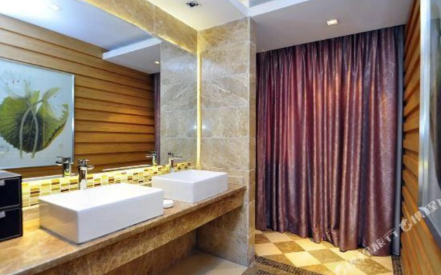 Mandan Hotel (Kunming Dongfeng Square Subway Station)