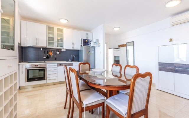 Awesome Home in Pisak With 3 Bedrooms, Private Swimming Pool and Wifi