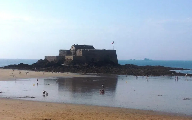 Hotel De La Mer